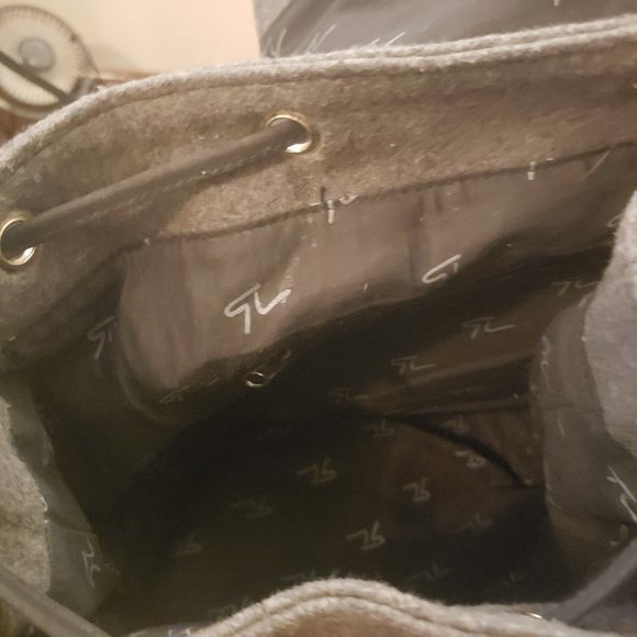 Gloria Vanderbilt Bag Mini shoulder straps grey black top flap cinch closure G - Picture 12 of 12